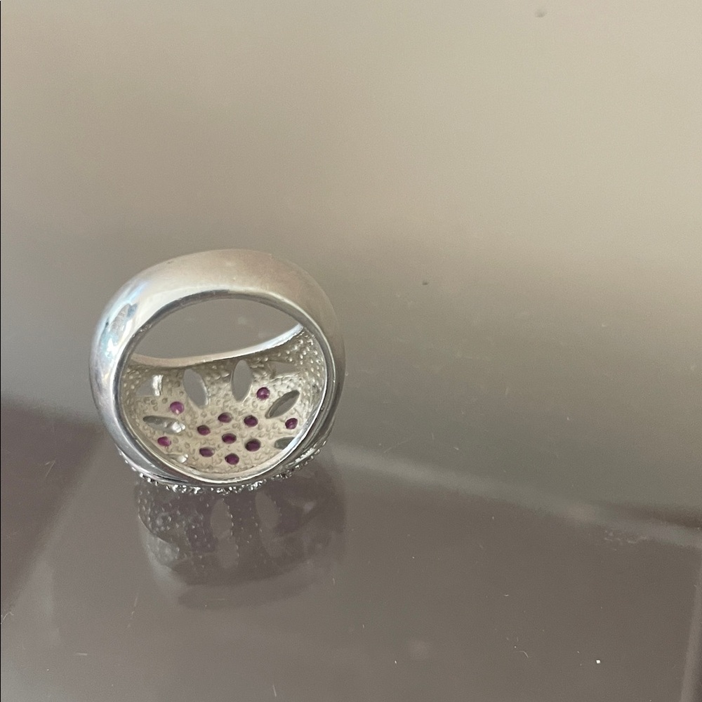 Elegant Silver and Pink Gemstone Ring - Picture 5 of 5
